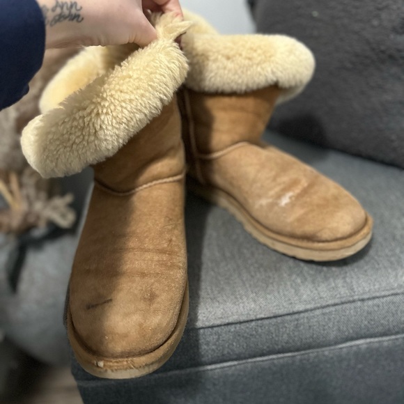 Uggs - Picture 2 of 7